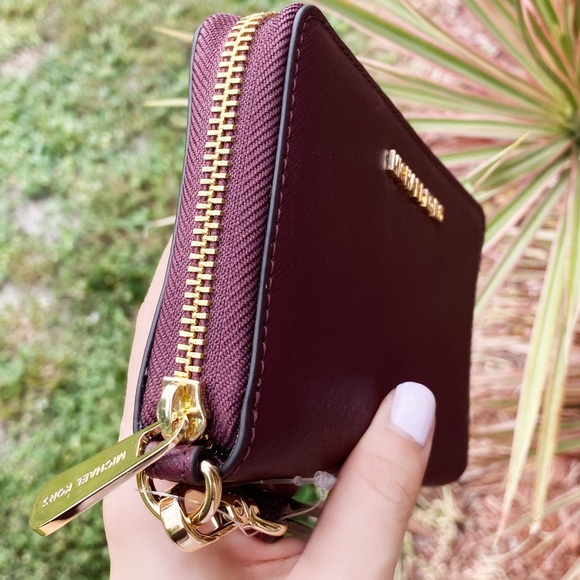 ‼️SALE‼️💕👛- Michael Kors Phone Wristlet Wallet - Picture 3 of 5